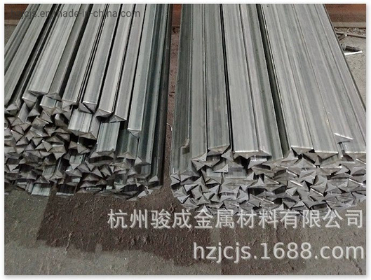 Thành viên của Chamfer Q235 Carbon Structural Steel Triangle Shape Bar cho bê tông đúc sẵn