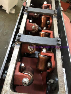Máy thẳng và cắt thép cuộn dây nhanh với chức năng chống uốn cong xoay